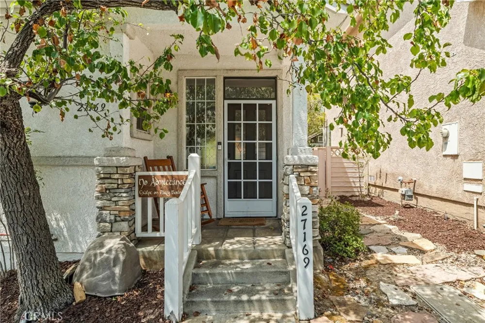 27169 Saddlepeak Valencia, CA 91354