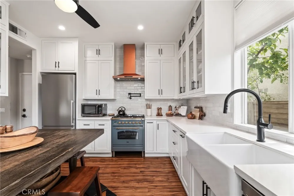 27169 Saddlepeak Valencia, CA 91354