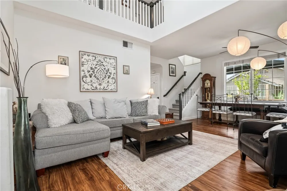 27169 Saddlepeak Valencia, CA 91354