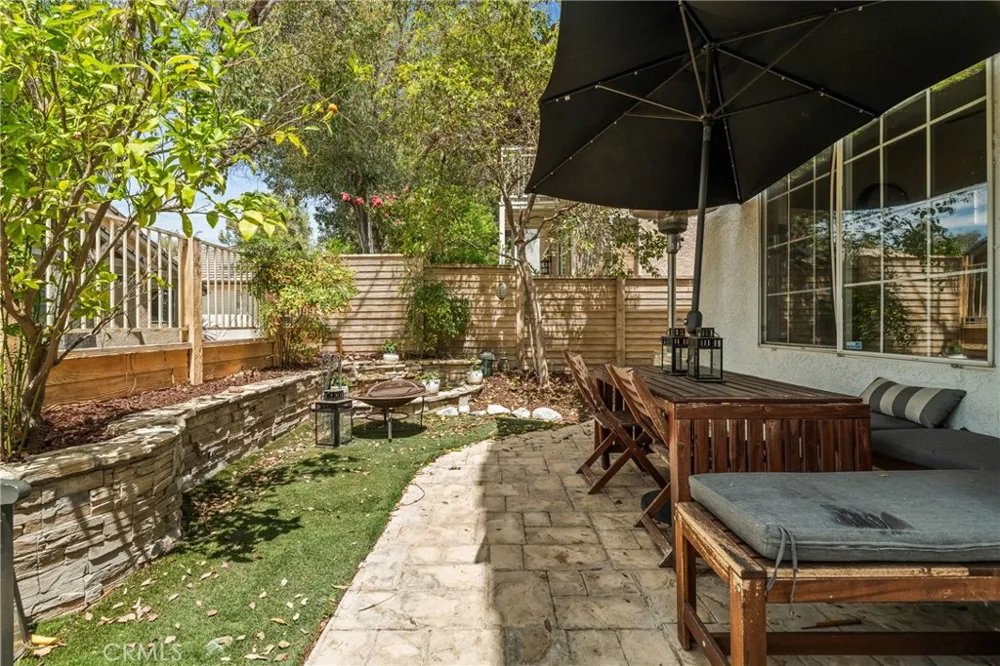 27169 Saddlepeak Valencia, CA 91354