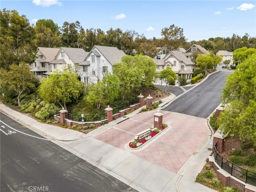 27169 Saddlepeak Valencia, CA 91354