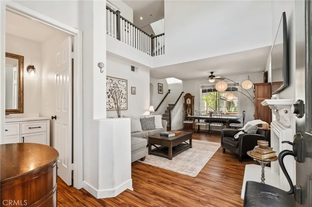 27169 Saddlepeak Valencia, CA 91354