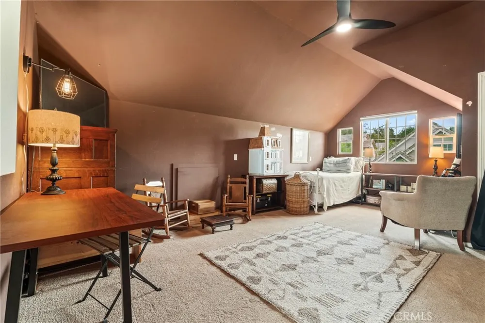 27169 Saddlepeak Valencia, CA 91354