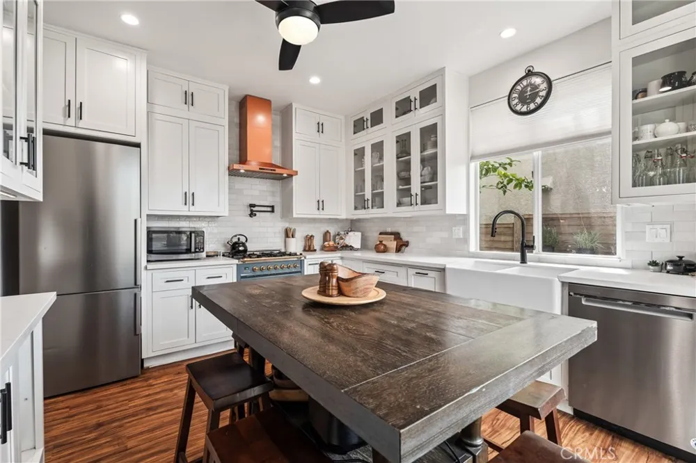 27169 Saddlepeak Valencia, CA 91354