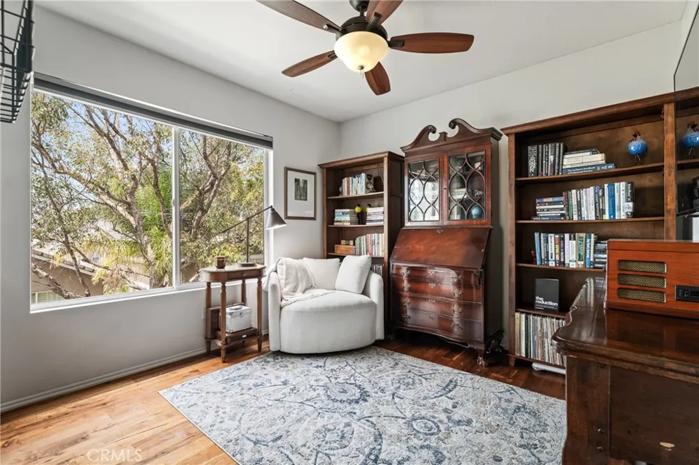 27169 Saddlepeak Valencia, CA 91354