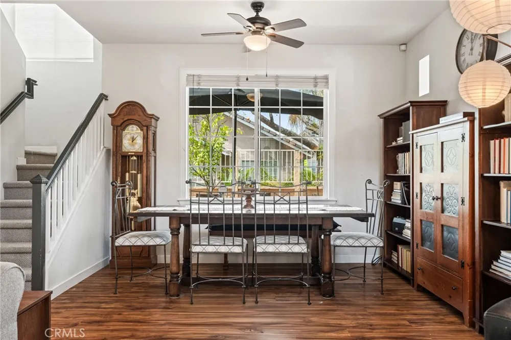 27169 Saddlepeak Valencia, CA 91354