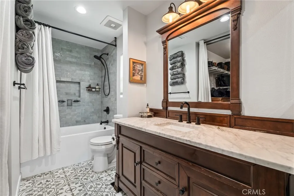 27169 Saddlepeak Valencia, CA 91354