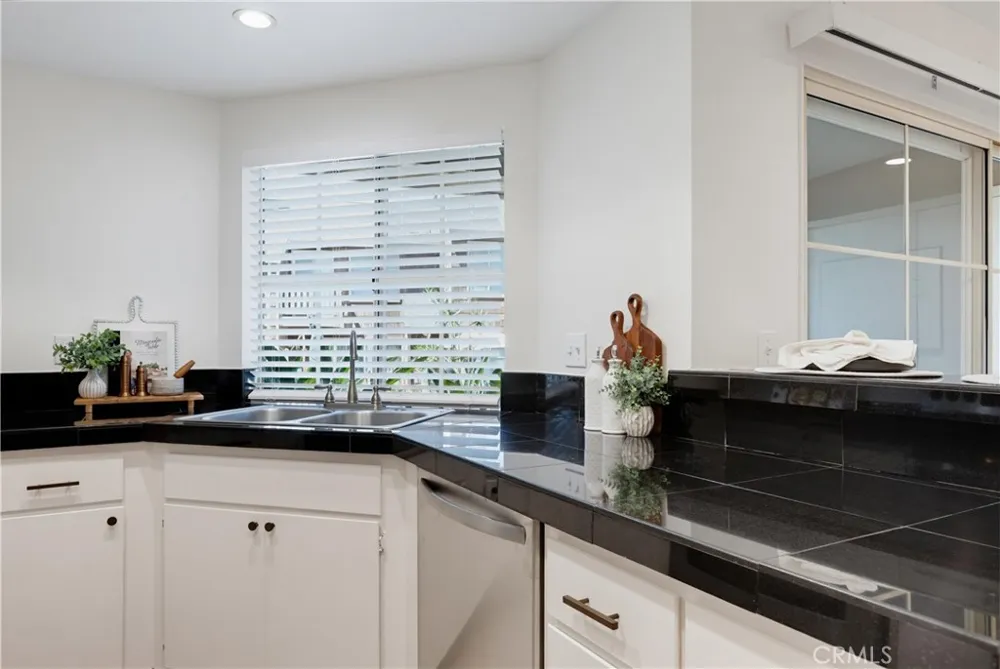 12555 Euclid Street #111 Garden Grove, CA 92840