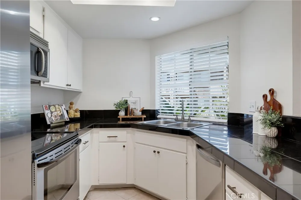 12555 Euclid Street #111 Garden Grove, CA 92840