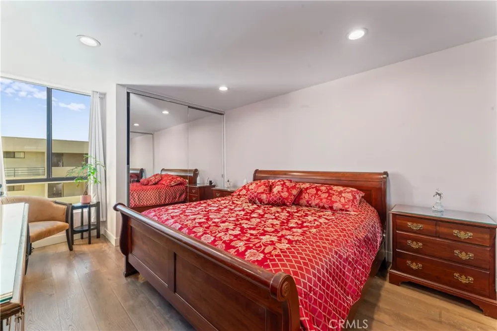7826 Topanga Canyon Blvd #308 Canoga Park, CA 91304