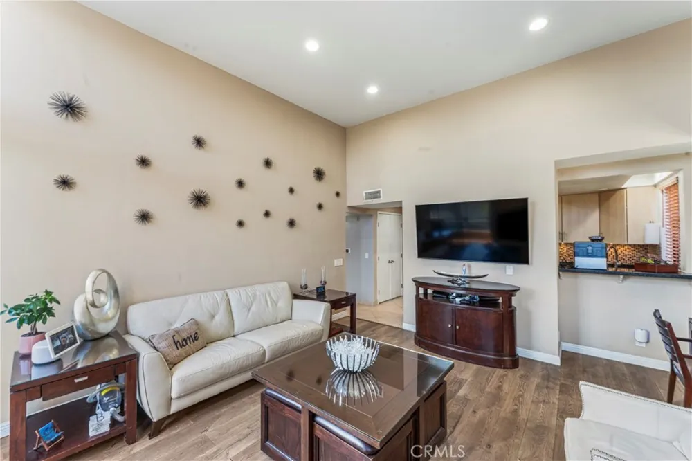 7826 Topanga Canyon Blvd #308 Canoga Park, CA 91304
