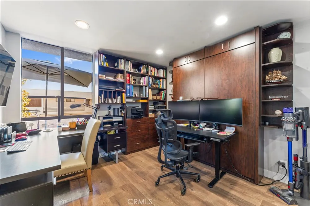 7826 Topanga Canyon Blvd #308 Canoga Park, CA 91304