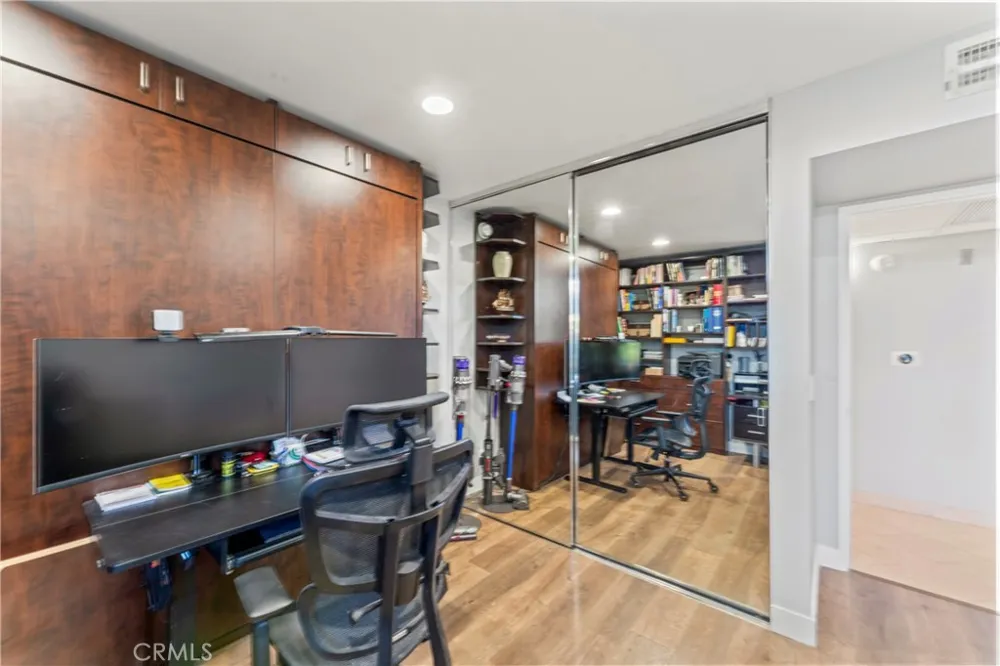 7826 Topanga Canyon Blvd #308 Canoga Park, CA 91304