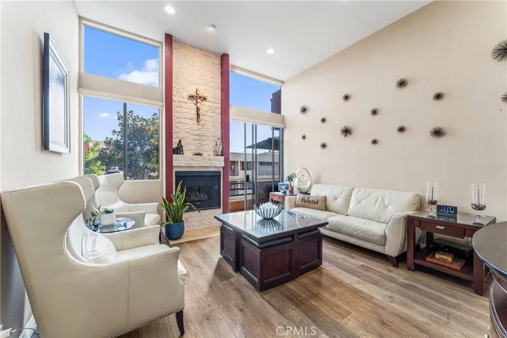 7826 Topanga Canyon Blvd #308 Canoga Park, CA 91304