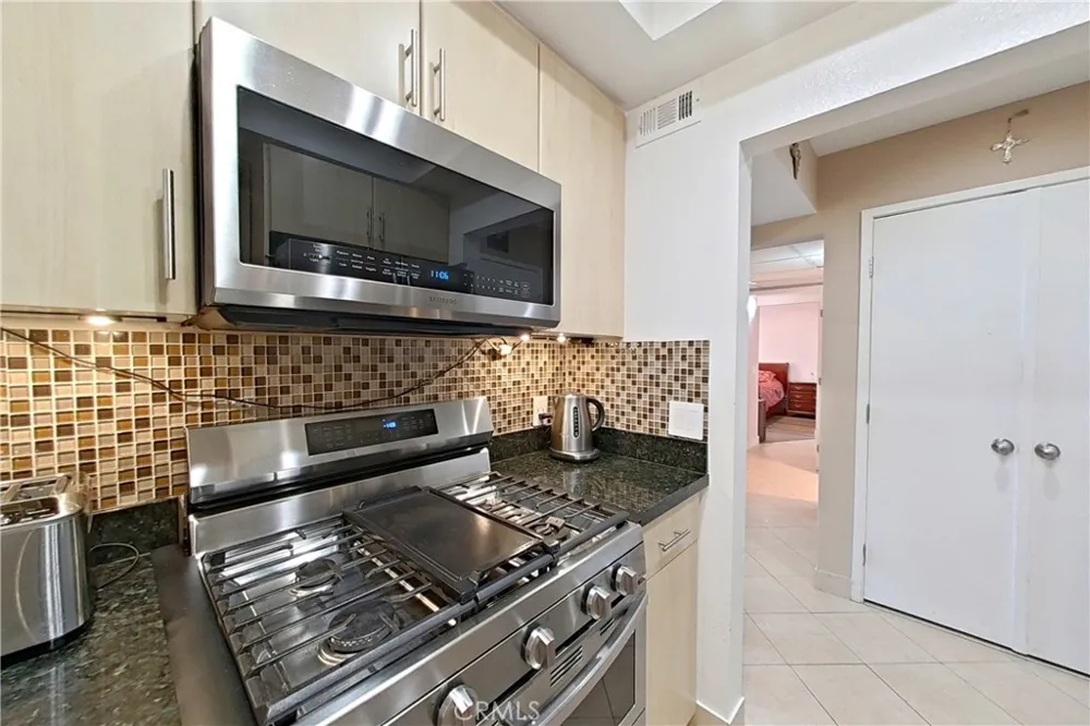 7826 Topanga Canyon Blvd #308 Canoga Park, CA 91304