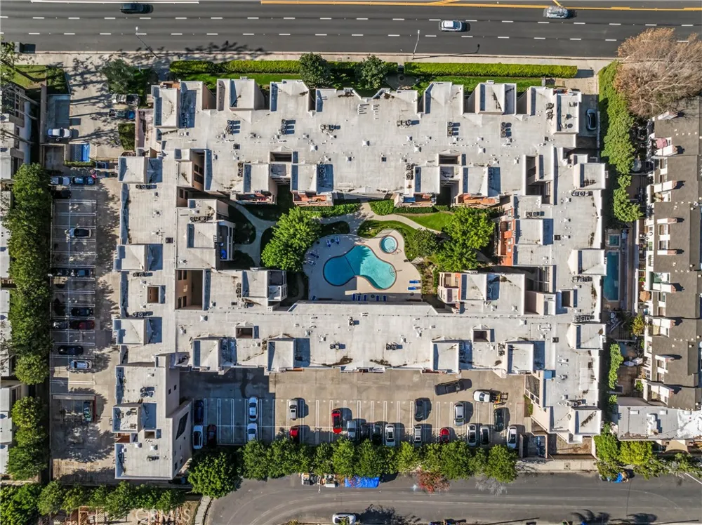 7826 Topanga Canyon Blvd #308 Canoga Park, CA 91304