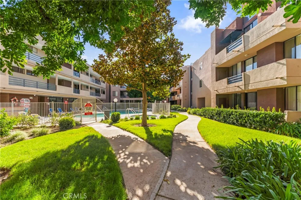 7826 Topanga Canyon Blvd #308 Canoga Park, CA 91304