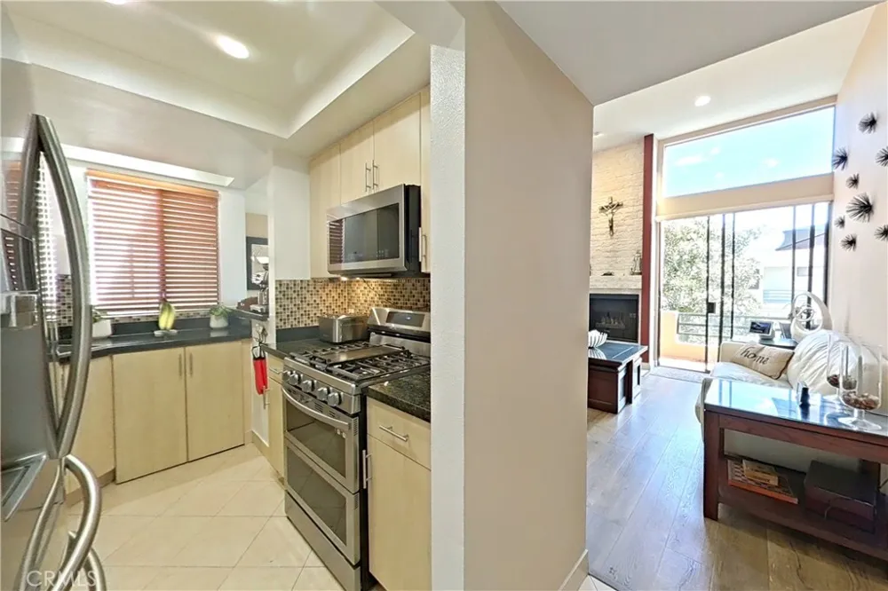 7826 Topanga Canyon Blvd #308 Canoga Park, CA 91304