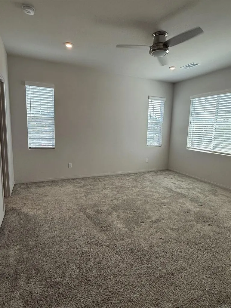1528 Wingwood Lane Vista, CA 92083