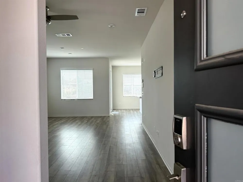 1528 Wingwood Lane Vista, CA 92083