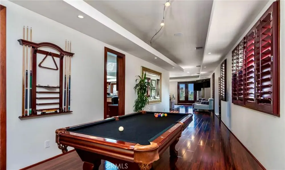 8827 Evanview Los Angeles, CA 90069
