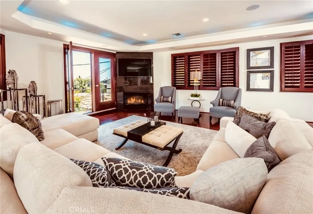 8827 Evanview Los Angeles, CA 90069