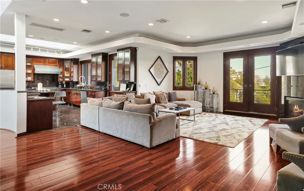 8827 Evanview Los Angeles, CA 90069