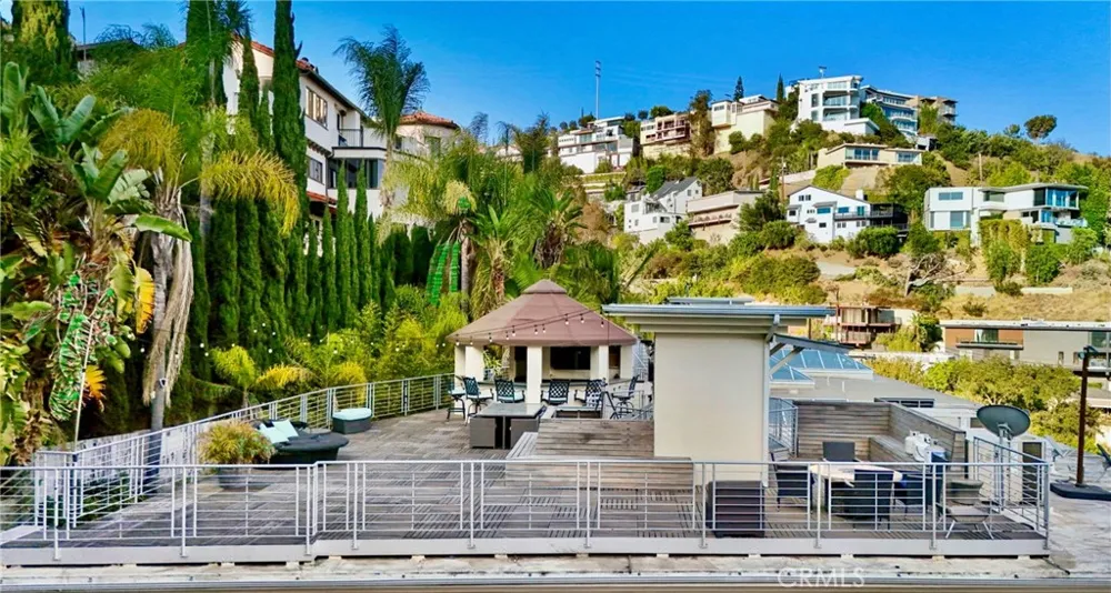 8827 Evanview Los Angeles, CA 90069