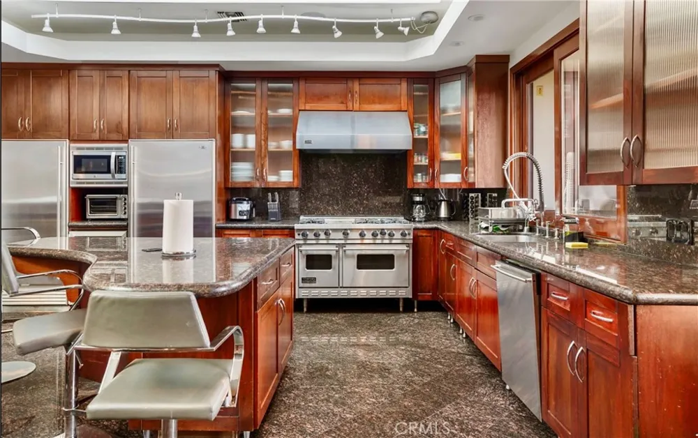 8827 Evanview Los Angeles, CA 90069