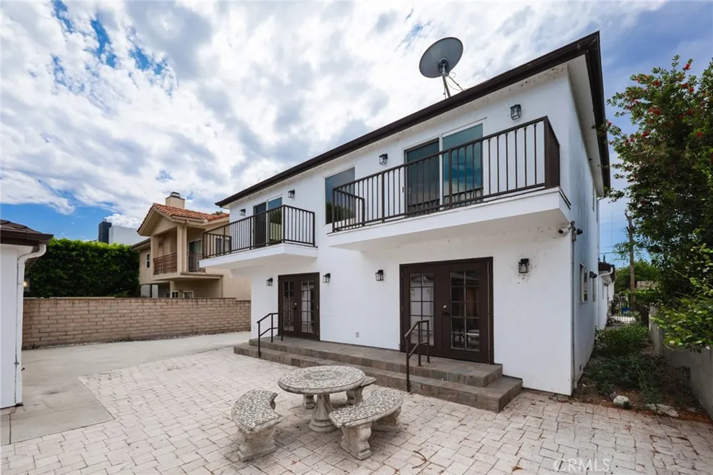 15147 Otsego Sherman Oaks, CA 91403