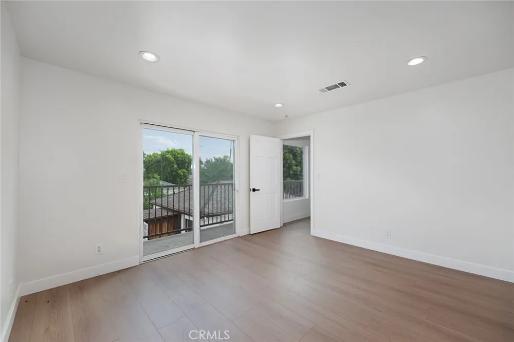 15147 Otsego Sherman Oaks, CA 91403