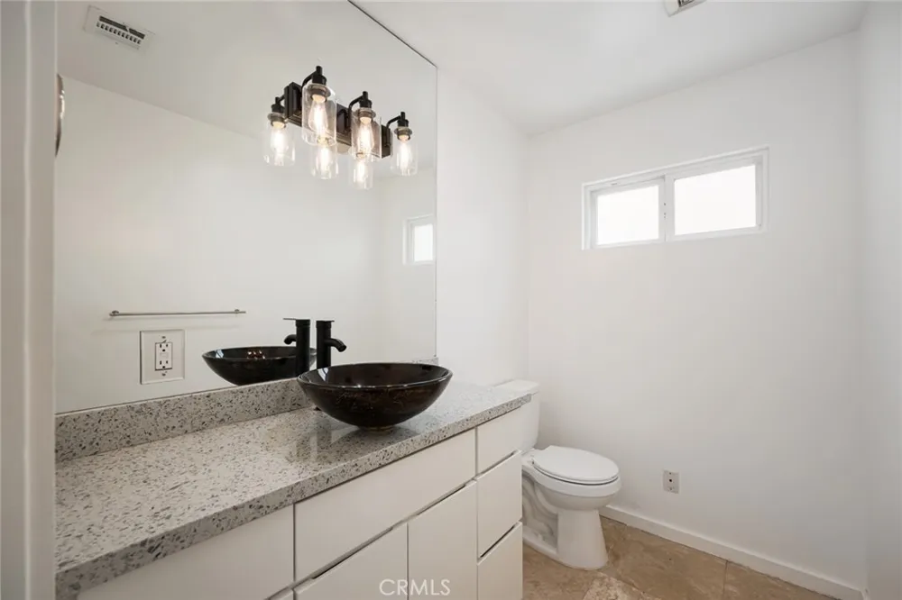 15147 Otsego Sherman Oaks, CA 91403