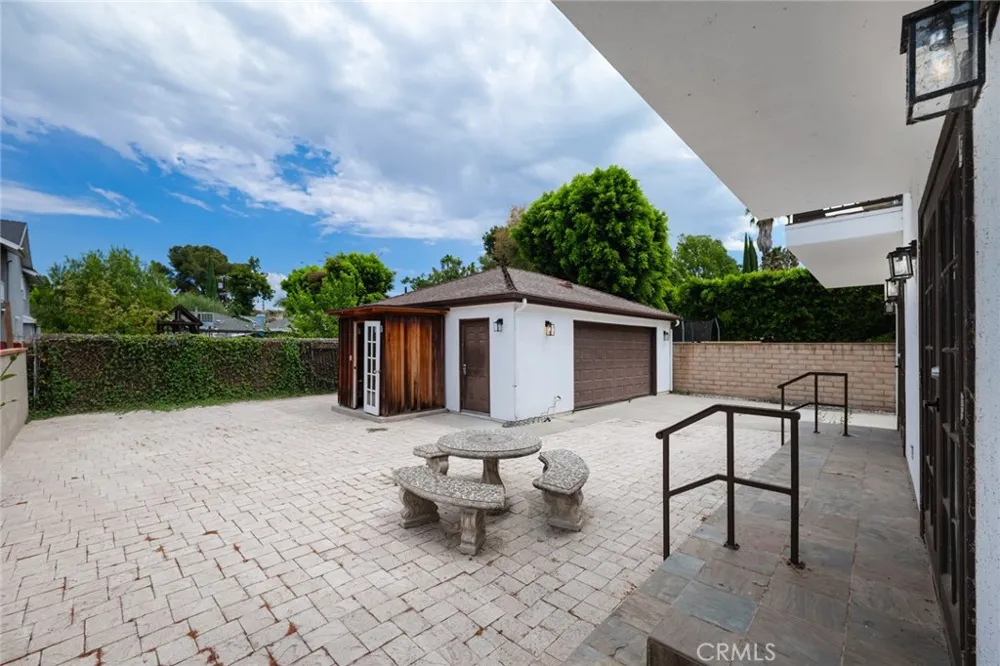 15147 Otsego Sherman Oaks, CA 91403