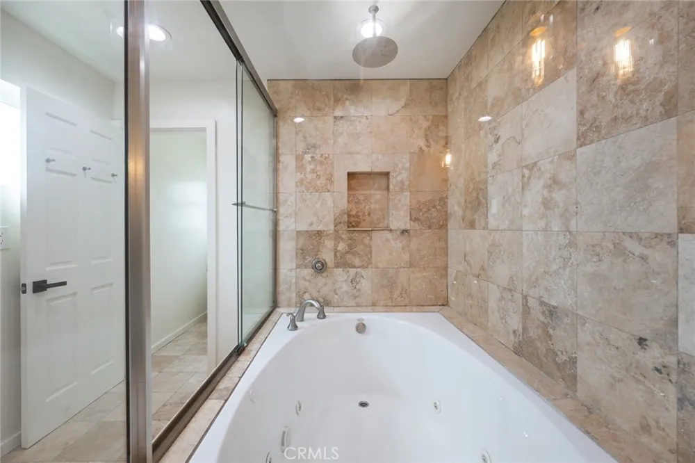 15147 Otsego Sherman Oaks, CA 91403