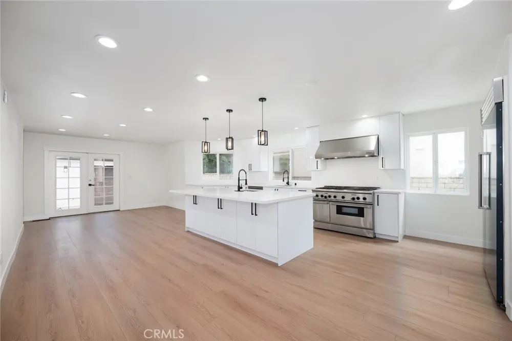 15147 Otsego Sherman Oaks, CA 91403