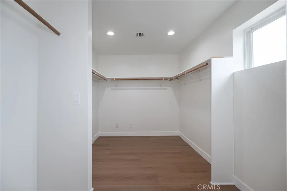 15147 Otsego Sherman Oaks, CA 91403