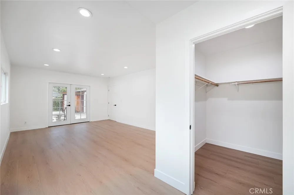 15147 Otsego Sherman Oaks, CA 91403