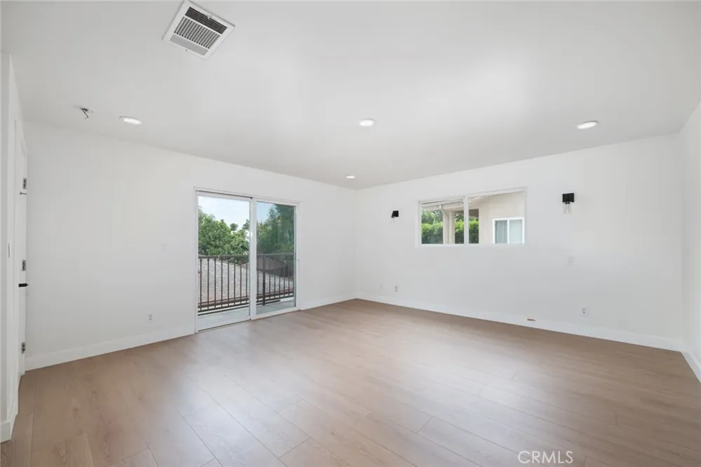15147 Otsego Sherman Oaks, CA 91403