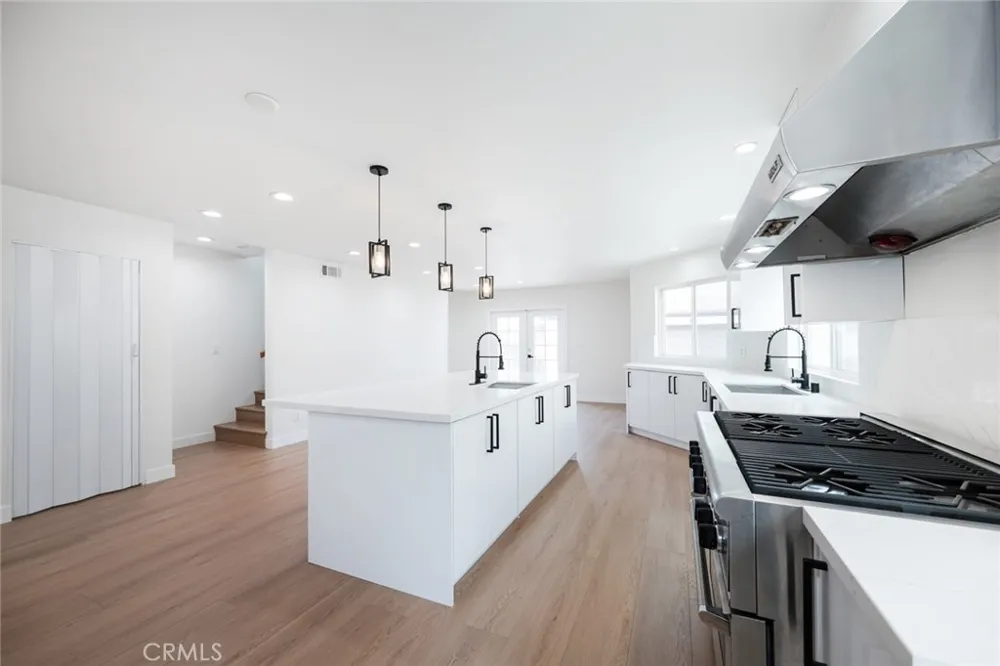 15147 Otsego Sherman Oaks, CA 91403