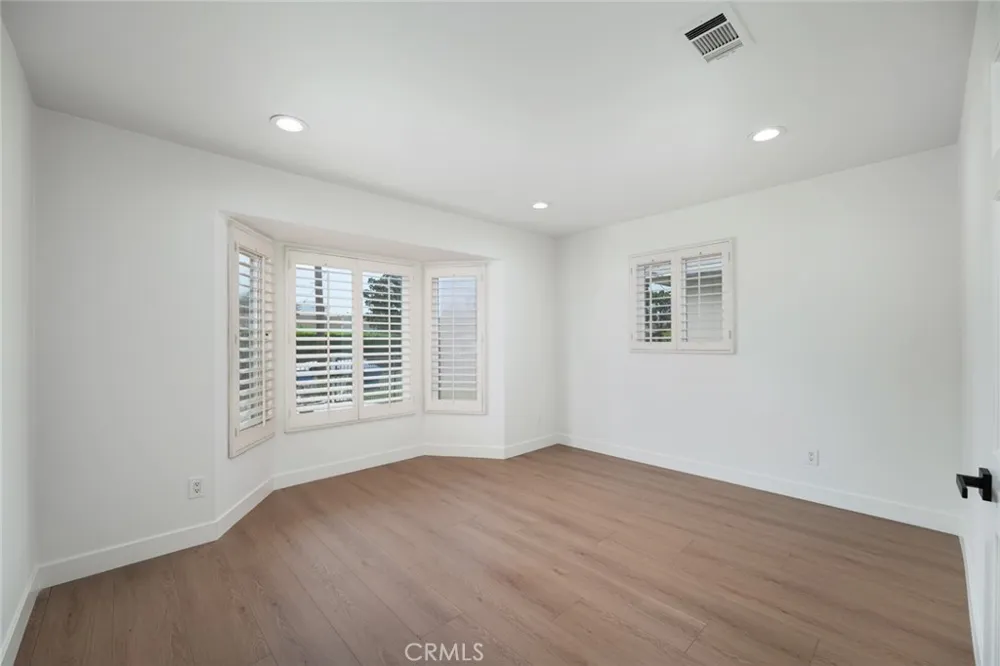 15147 Otsego Sherman Oaks, CA 91403