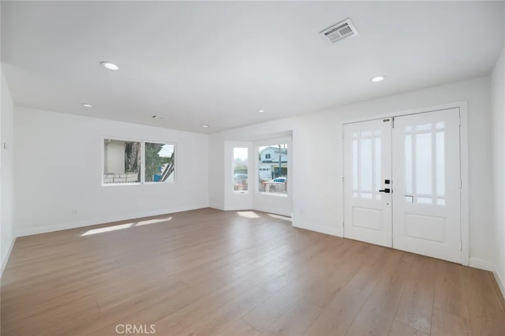 15147 Otsego Sherman Oaks, CA 91403
