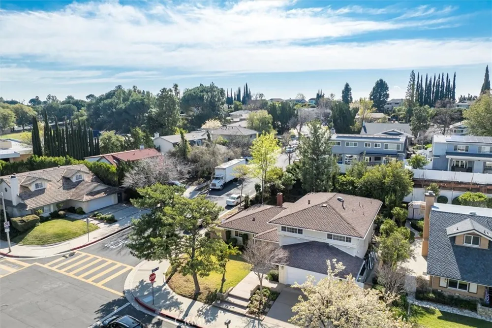 19100 Castlebay Lane Porter Ranch, CA 91326
