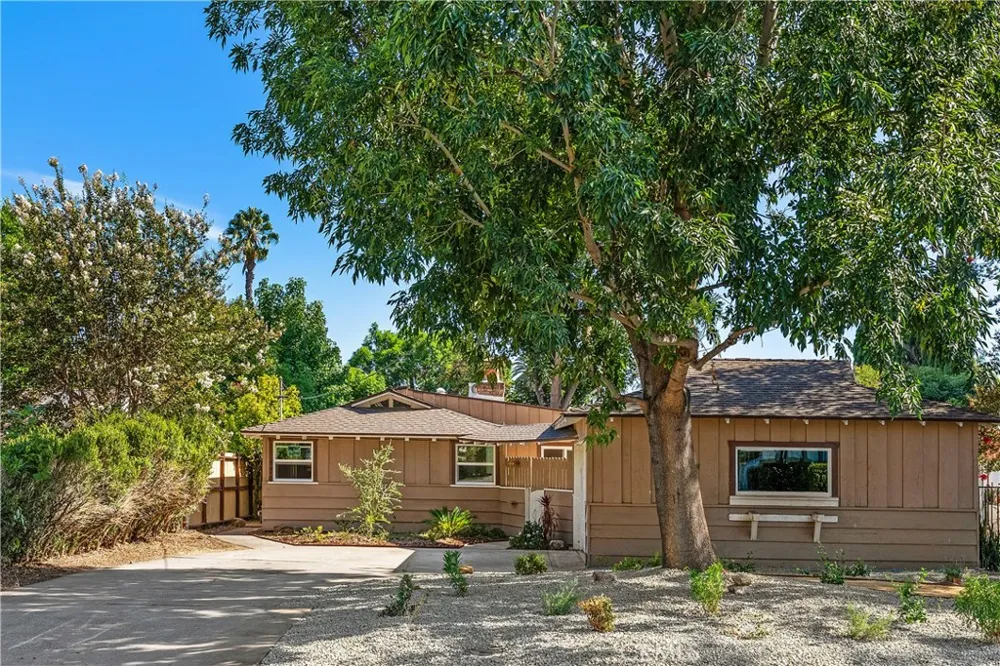 450 W 2nd Tustin, CA 92780