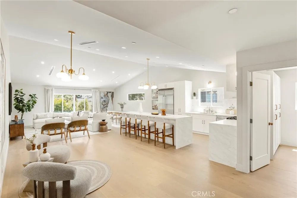 5944 Lasaine Encino, CA 91316