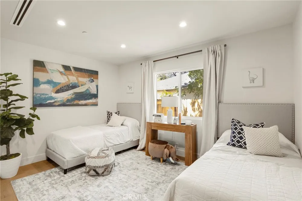 5944 Lasaine Encino, CA 91316