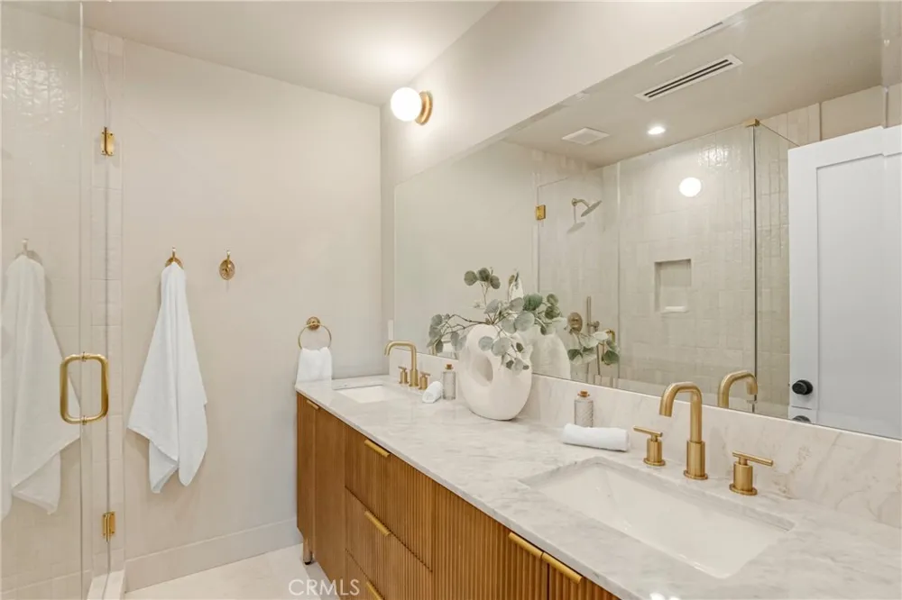 5944 Lasaine Encino, CA 91316