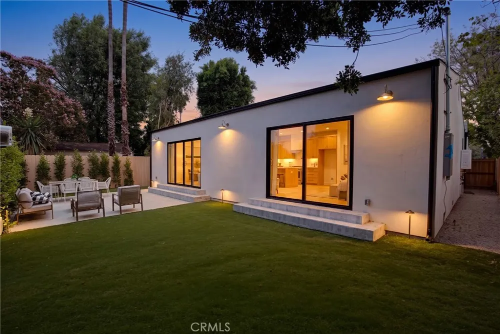 5944 Lasaine Encino, CA 91316
