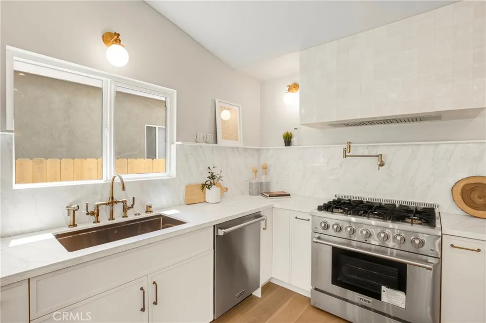 5944 Lasaine Encino, CA 91316