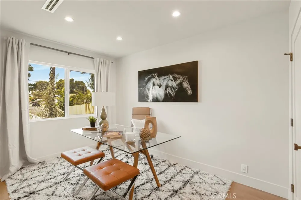 5944 Lasaine Encino, CA 91316