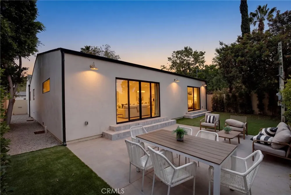 5944 Lasaine Encino, CA 91316